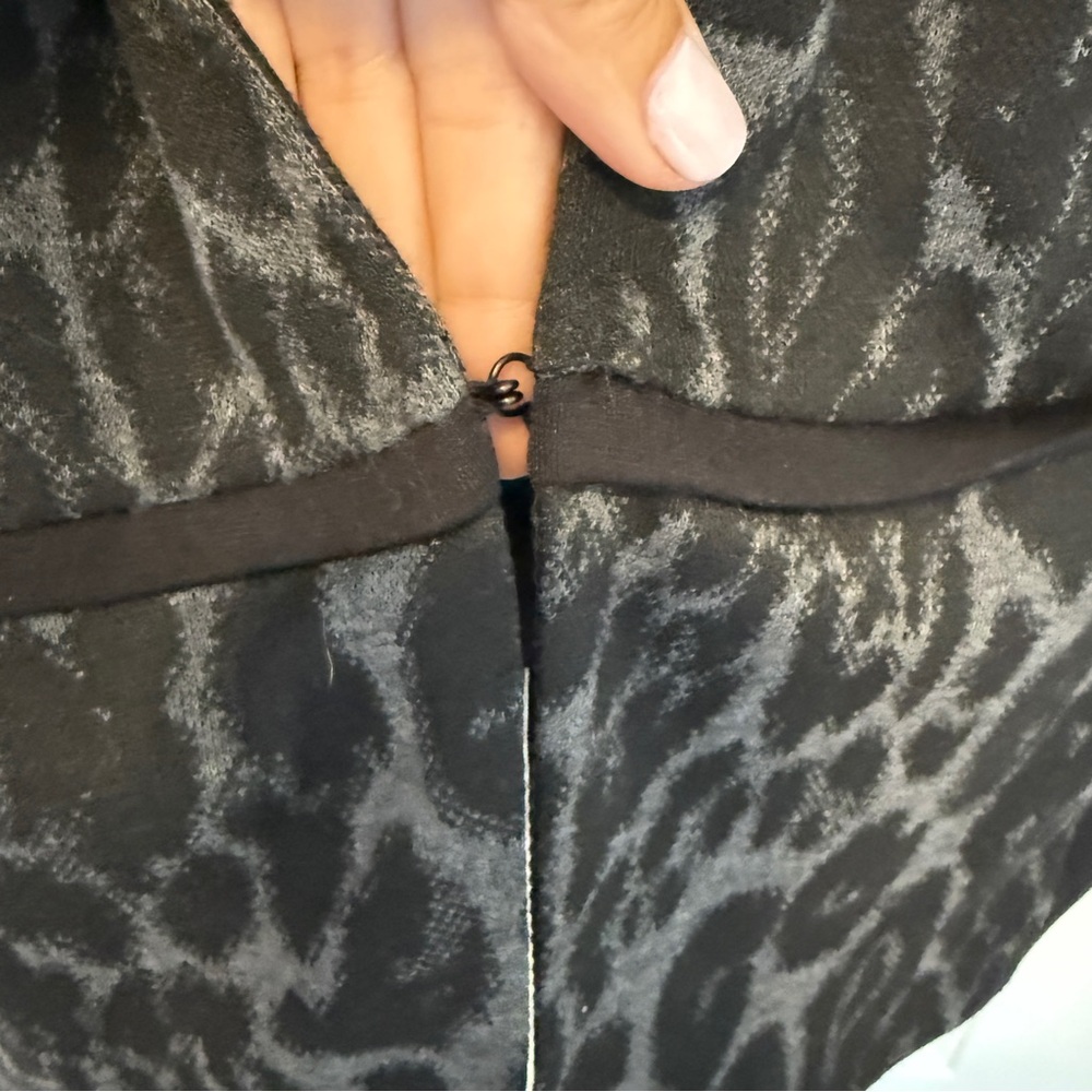 CYNTHIA ROWLEY Leopard Print Jacket SIZE L - Picture 3 of 11